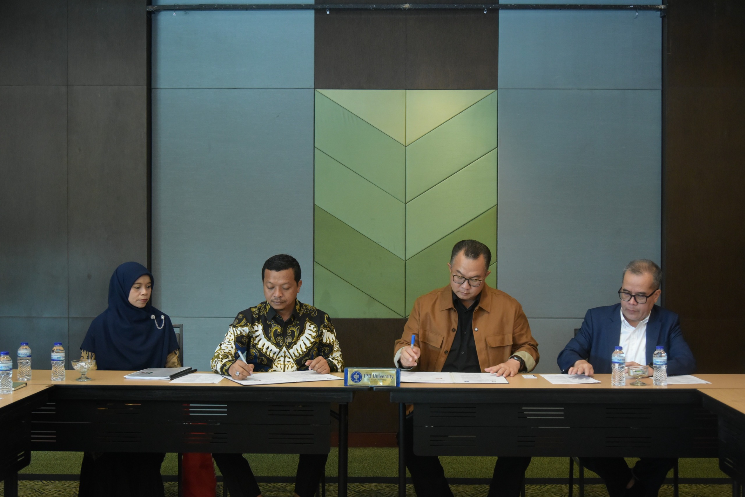 WhatsApp Image 2025-11-05 at 09.06.19 (1)