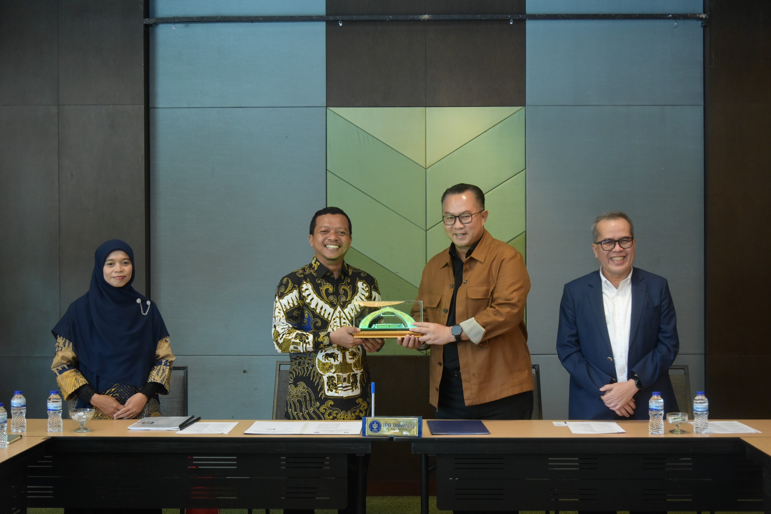 WhatsApp Image 2025-11-05 at 09.06.20 (1)