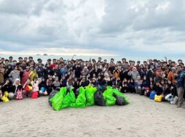 aksi-coastal-cleanup-mahasiswa-itk-ipb-university-di-pelabuhanratu