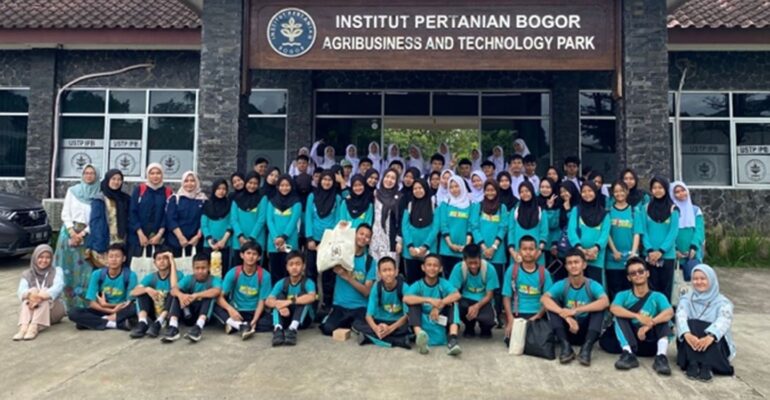 ipb-university-ajak-peserta-sekolah-remaja-berkualitas-kenali-dunia-kampus-dan-teknologi-pertanian-di-atp