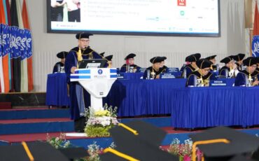 pesan-rektor-untuk-1-090-wisudawan-sekolah-vokasi-ipb-university