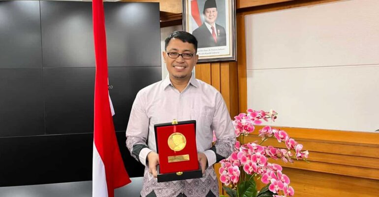 profesor-muda-ipb-university-raih-habibie-prize-2025