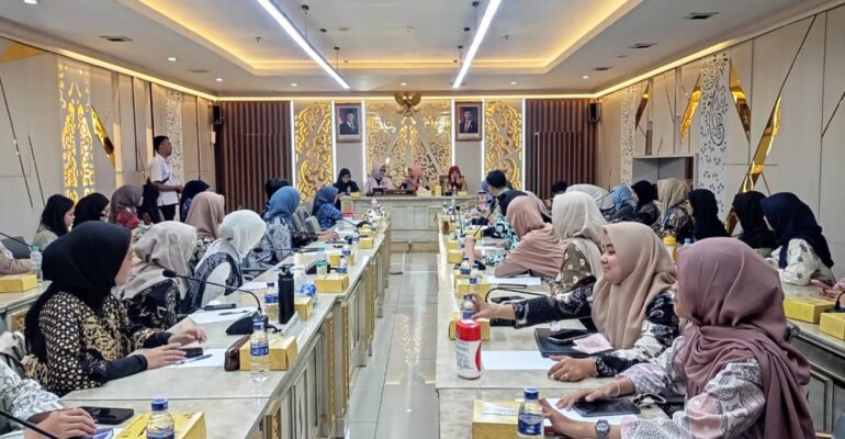 sambangi-dprd-jawa-barat-mahasiswa-pascasarjana-ipb-university-sampaikan-aspirasi-isu-keluarga-