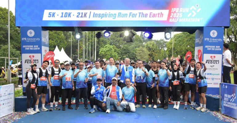 sebanyak-4000-pelari-ikuti-ipb-run-half-marathon-2025-di-kampus-dramaga