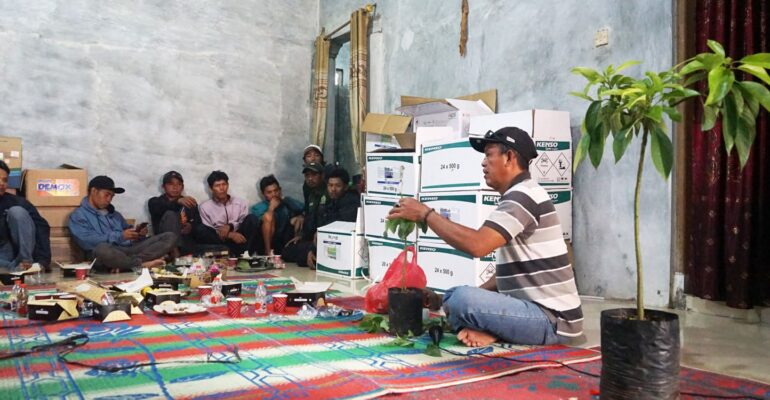tingkatkan-kapasitas-petani-desa-binaan-di-tegal-ipb-university-bekali-teknik-pembibitan-alpukat
