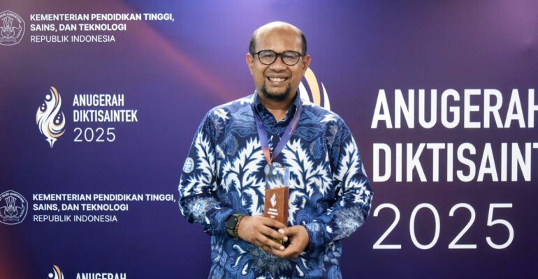 cerita-prof-sofyan-sjaf-di-balik-penghargaan-silver-winner-anugerah-diktisaintek-2025