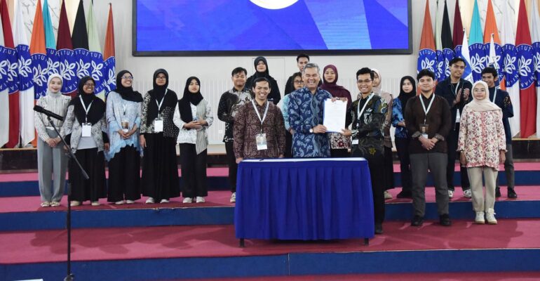 forum-young-leader-siapkan-pemimpin-masa-depan-berdaya-saing