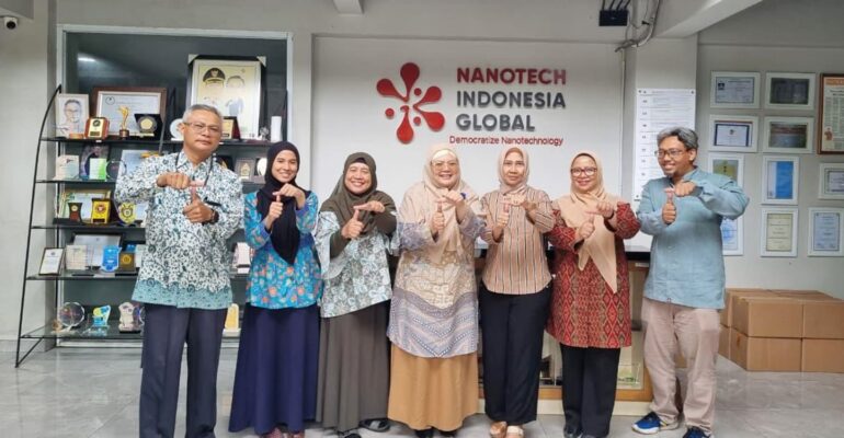 guru-besar-ipb-university-beri-masukan-pengembangan-produk-nano-serum-wajah-berbasis-alam