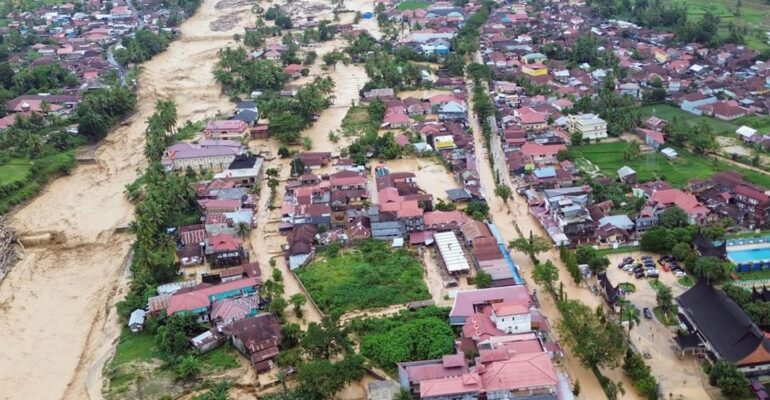 indonesia-dikepung-tiga-sistem-siklon-dosen-ipb-university-ungkap-penyebab-banjir-ekstrem-di-sumatra