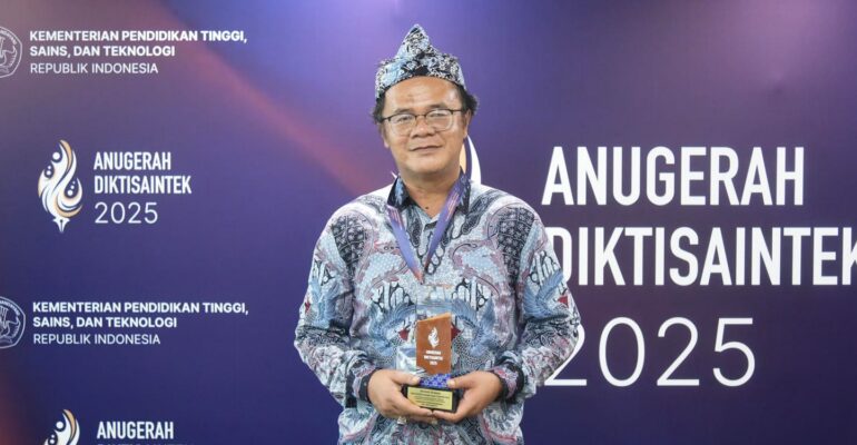 inisiasi-ovoc-dr-handian-purwawangsa-raih-anugerah-diktisaintek-2025