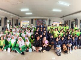 mahasiswa-analisis-kimia-sekolah-vokasi-ipb-edukasi-tentang-mikroba-dan-kebersihan-diri-di-smpn-5-kota-bogor