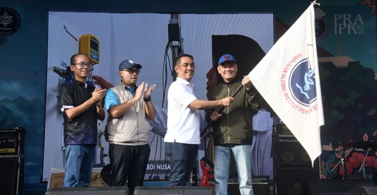 munas-vii-tetapkan-ketua-ha-baru-tutup-rangkaian-pesta-rakyat-alumni-pulang-kampus-2025