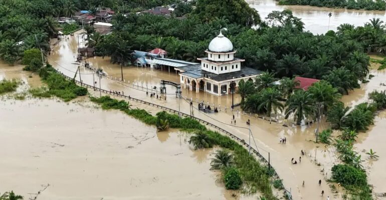 pakar-agrometeorologi-ipb-university-banjir-sumatra-2025-jadi-pembelajaran-penting-pemanfaatan-sains-iklim