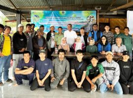 petani-desa-raya-kini-cakap-mengelola-limbah-kemasan-pestisida (1)