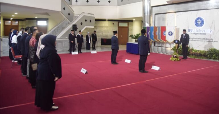 rektor-ipb-university-lantik-dekan-waktu-transisi-fahutan-dan-sekretaris-departemen-agh