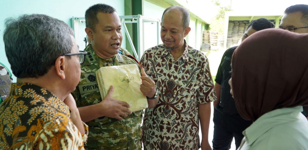 rompi-antipeluru-berbahan-limbah-sawit-inovasi-ipb-university-lolos-uji-balistik-militer-dislitbang-tni-ad