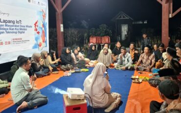 sekolah-lapang-untuk-pembudi-daya-koi-blitar-hadapi-era-digital