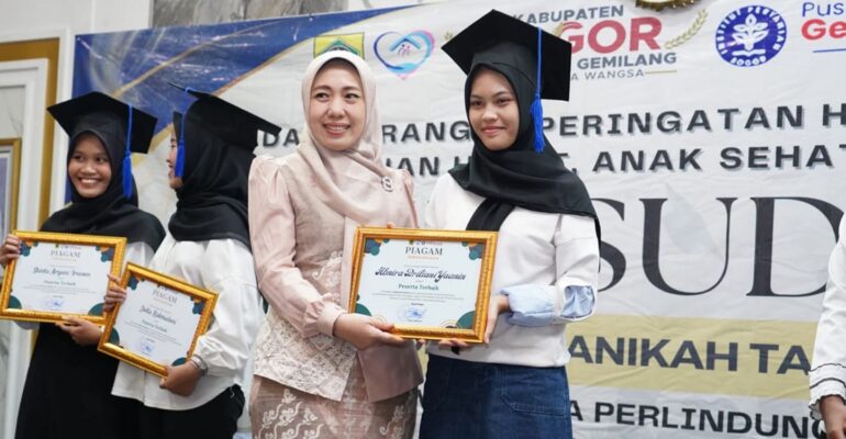 seratus-remaja-bogor-ikuti-wisuda-sekolah-pranikah-cara-ipb-university-dan-pemkab-bogor-cegah-perkawinan-anak