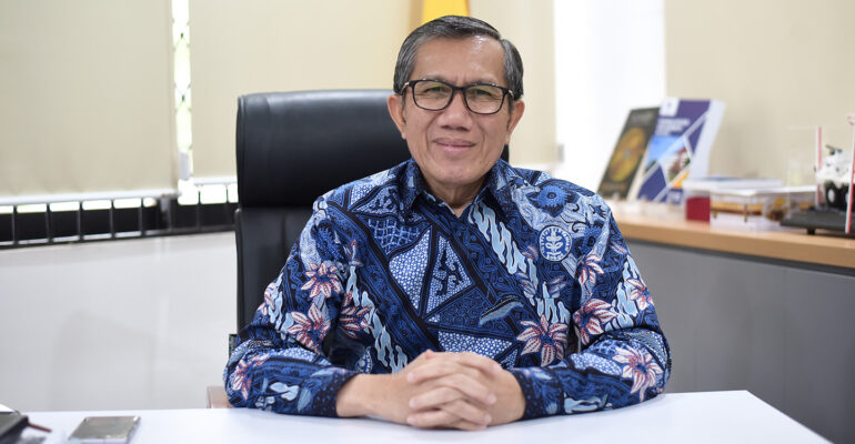 Prof Ujang Sumarwan