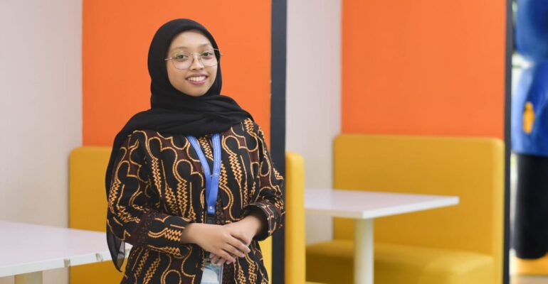 teliti-kelenjar-racun-ular-picung-yasmin-nadhiva-jadi-lulusan-terbaik-program-magister-ipb-raih-ipk-4-00