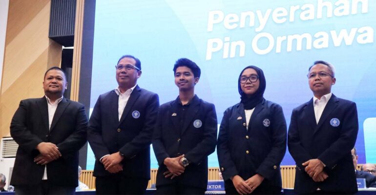 kukuhkan-200-ketua-ormawa-rektor-ipb-university-tantang-mahasiswa-manfaatkan-green-fund-untuk-program-berdampak.jpg