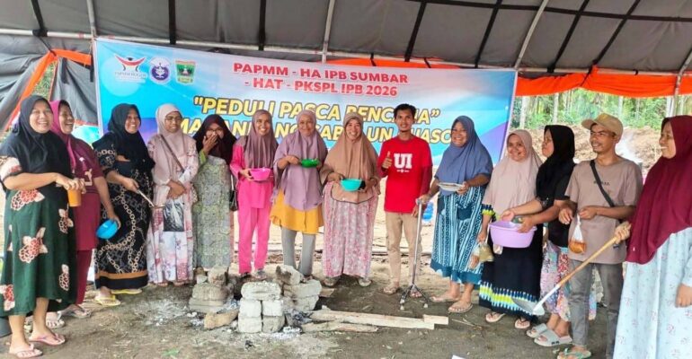 pkspl-ha-ipb-sumbar-dan-hat-hidupkan-tradisi-mandabiah-basamo-bagi-masyarakat-di-pengungsian.jpg