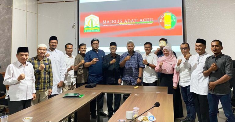 pplh-ipb-university-gandeng-majelis-adat-aceh-dorong-penguatan-panglima-uteun-untuk-jaga-kelestarian-hutan-aceh.jpg (1)