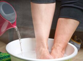 rendam-kaki-air-hangat-bantu-redakan-migrain-dosen-fkgiz-ipb-university-jelaskan-mekanismenya.jpg