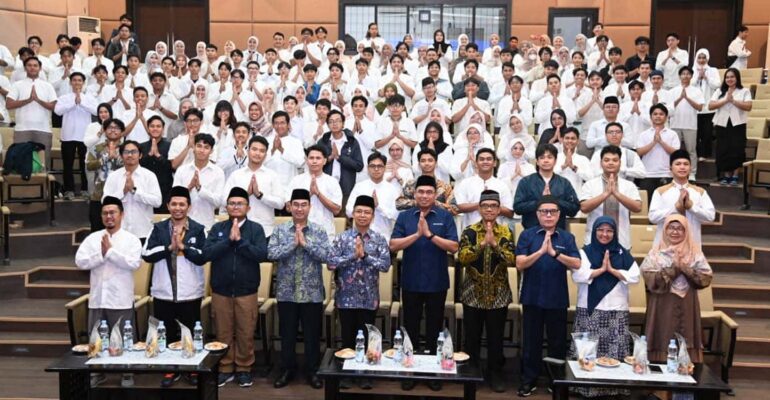 bukber-ramadan-200-ketua-ormawa-dan-pimpinan-ipb-university-pererat-silaturahmi-dan-kolaborasi.jpg
