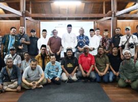 ipb-university-ajak-awak-media-buka-puasa-bersama-gelar-panen-anggur-perdana-dan-siapkan-beasiswa-s2-untuk-wartawan.jpg