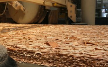 komposit-kayu-ramah-lingkungan-karya-inovator-ipb-university-tembus-117-inovasi-indonesia-2025.jpg (1)