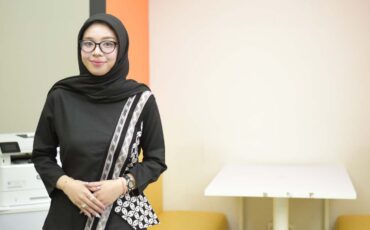 naratania-azra-malika-lulusan-terbaik-ipb-university-yang-belajar-ketekunan-dari-orang-tua.jpg
