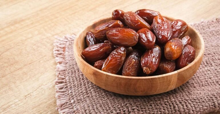 rahasia-energi-cepat-saat-puasa-pakar-gizi-ipb-university-ungkap-alasan-kurma-dianjurkan-untuk-berbuka.jpg