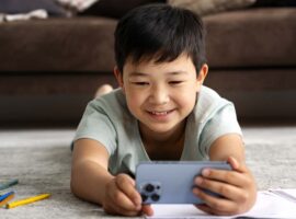 seberapa-efektif-peraturan-larangan-medsos-bagi-anak-.jpg (1)