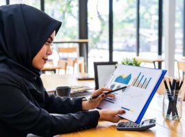 ekonom-syariah-ipb-university-ungkap-empat-transformasi-ekonomi-syariah-hadapi-disrupsi-finansial-global.jpg