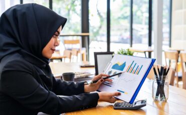 ekonom-syariah-ipb-university-ungkap-empat-transformasi-ekonomi-syariah-hadapi-disrupsi-finansial-global.jpg
