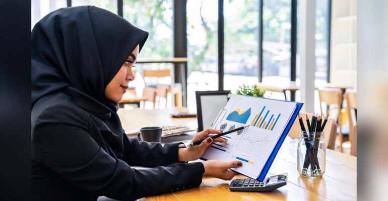 ekonom-syariah-ipb-university-ungkap-empat-transformasi-ekonomi-syariah-hadapi-disrupsi-finansial-global.jpg