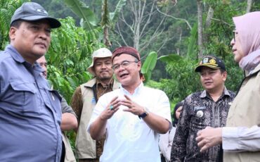akselerasi-perdagangan-karbon-di-garut-desa-mitra-binaan-ipb-dikunjungi-kementerian-kehutanan-dan-undp.jpg