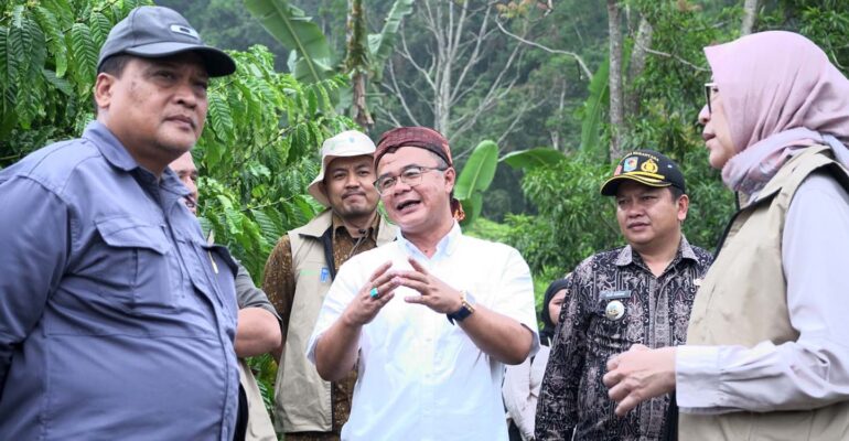 akselerasi-perdagangan-karbon-di-garut-desa-mitra-binaan-ipb-dikunjungi-kementerian-kehutanan-dan-undp.jpg