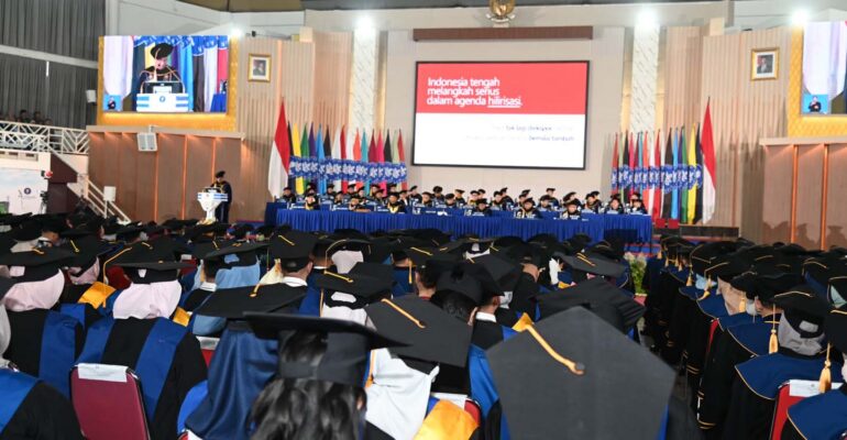 cakep-35-persen-wisudawan-ipb-university-telah-diterima-kerja-sebelum-lulus.jpg