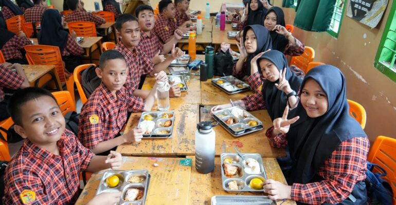dosen-ekonomi-syariah-ipb-university-usulkan-mbg-diintegrasikan-dengan-kip-kis-agar-tepat-sasaran.jpg