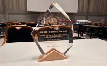 sb-ipb-university-raih-abest21-good-practice-award.jpg
