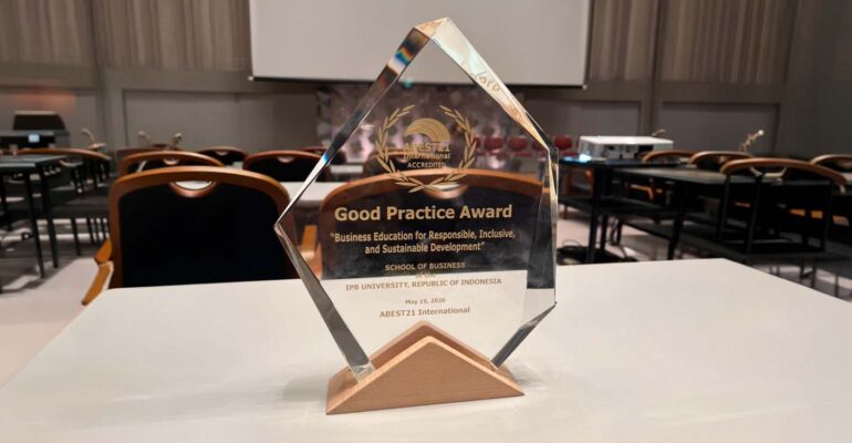sb-ipb-university-raih-abest21-good-practice-award.jpg