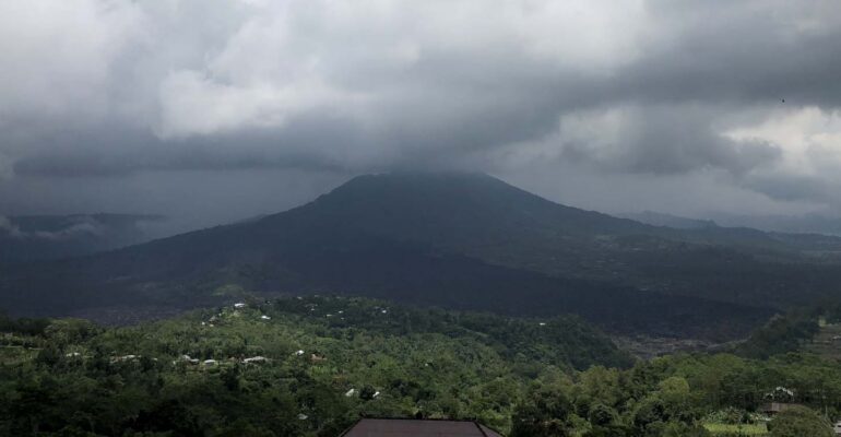 mengapa-modifikasi-cuaca-dilakukan-saat-atmosfer-tidak-stabil-ini-jawaban-pakar-ipb-university.jpg