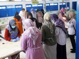 guru-besar-ipb-university-hilirisasi-riset-kolagen-halal-dari-kulit-ikan-ke-masyarakat-di-tegal.jpg