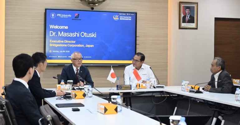 ipb-university-dan-bridgestone-jalin-kerja-sama-riset-mikrobiom-untuk-tanaman-karet