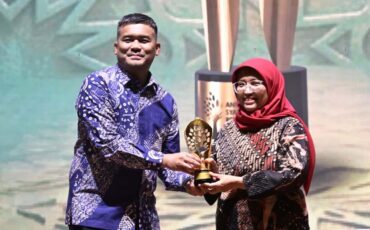 ipb-university-raih-penghargaan-the-most-impactful-sharia-business-school-pada-anugerah-syariah-republika-2026.jpg