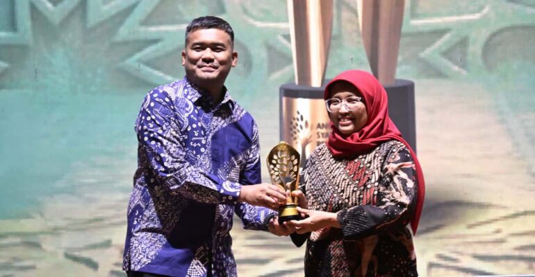 ipb-university-raih-penghargaan-the-most-impactful-sharia-business-school-pada-anugerah-syariah-republika-2026.jpg