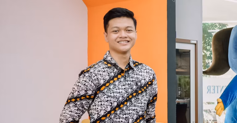 kisah-inspiratif-nabil-bintang-prayoga-anak-penjual-jamu-yang-sukses-menjadi-lulusan-terbaik-ipb-university