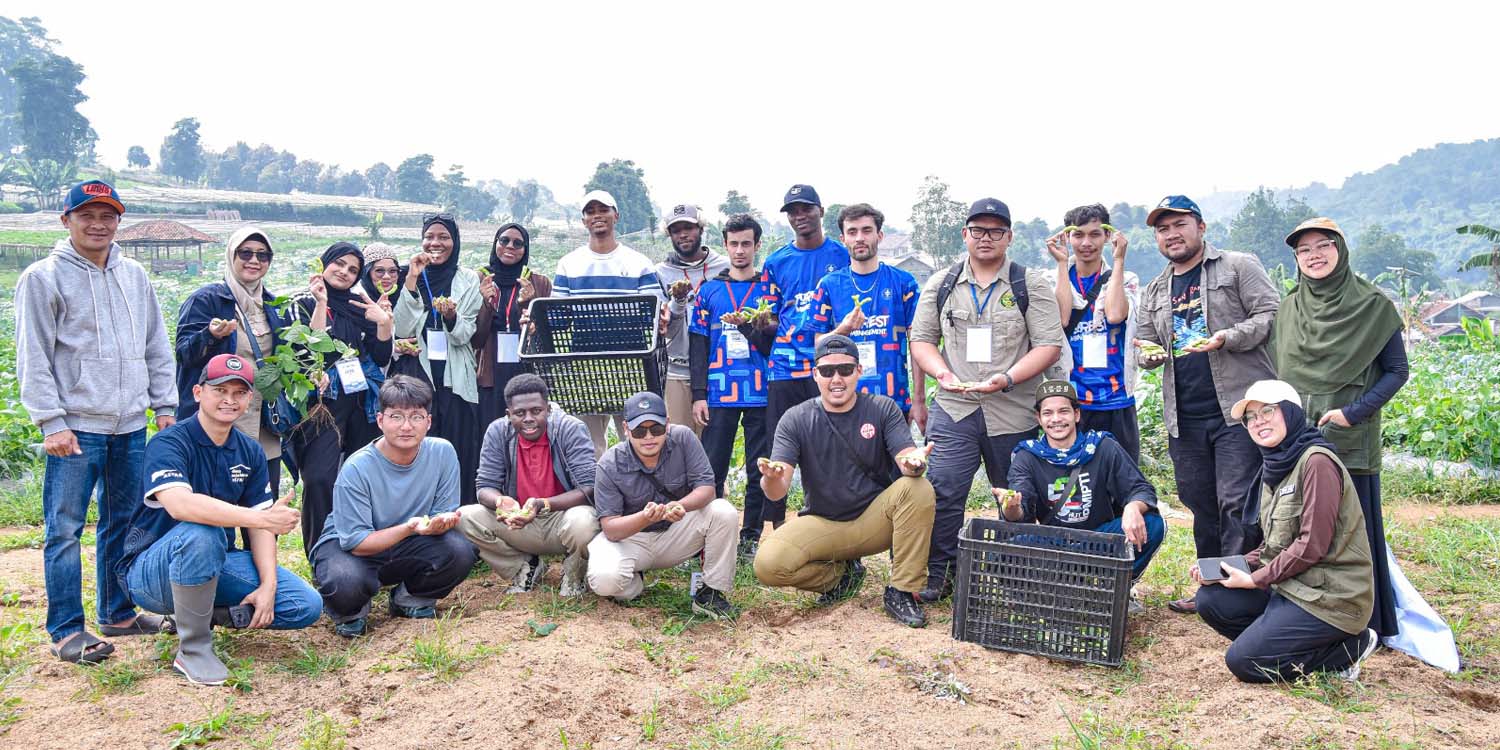 Peserta OVOC International IPB University Pelajari Model Pemberdayaan Masyarakat di Bandung Barat